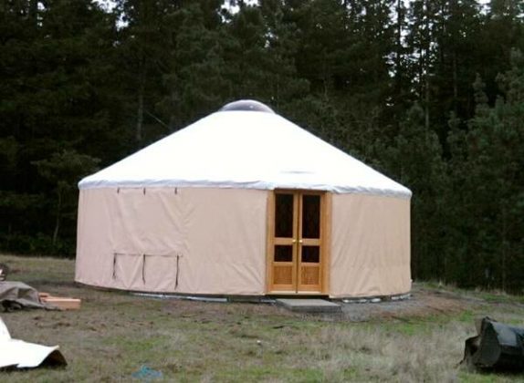 Yurt Alert: 30 foot yurt for sale on Craigslist - Bungalower