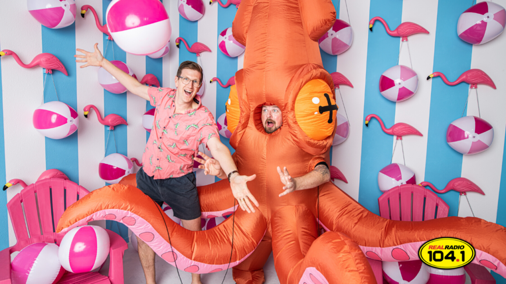 BUNGALOWER AND THE BUS BROKEN STRINGS, WALL CRAWL, I4 Bungalower