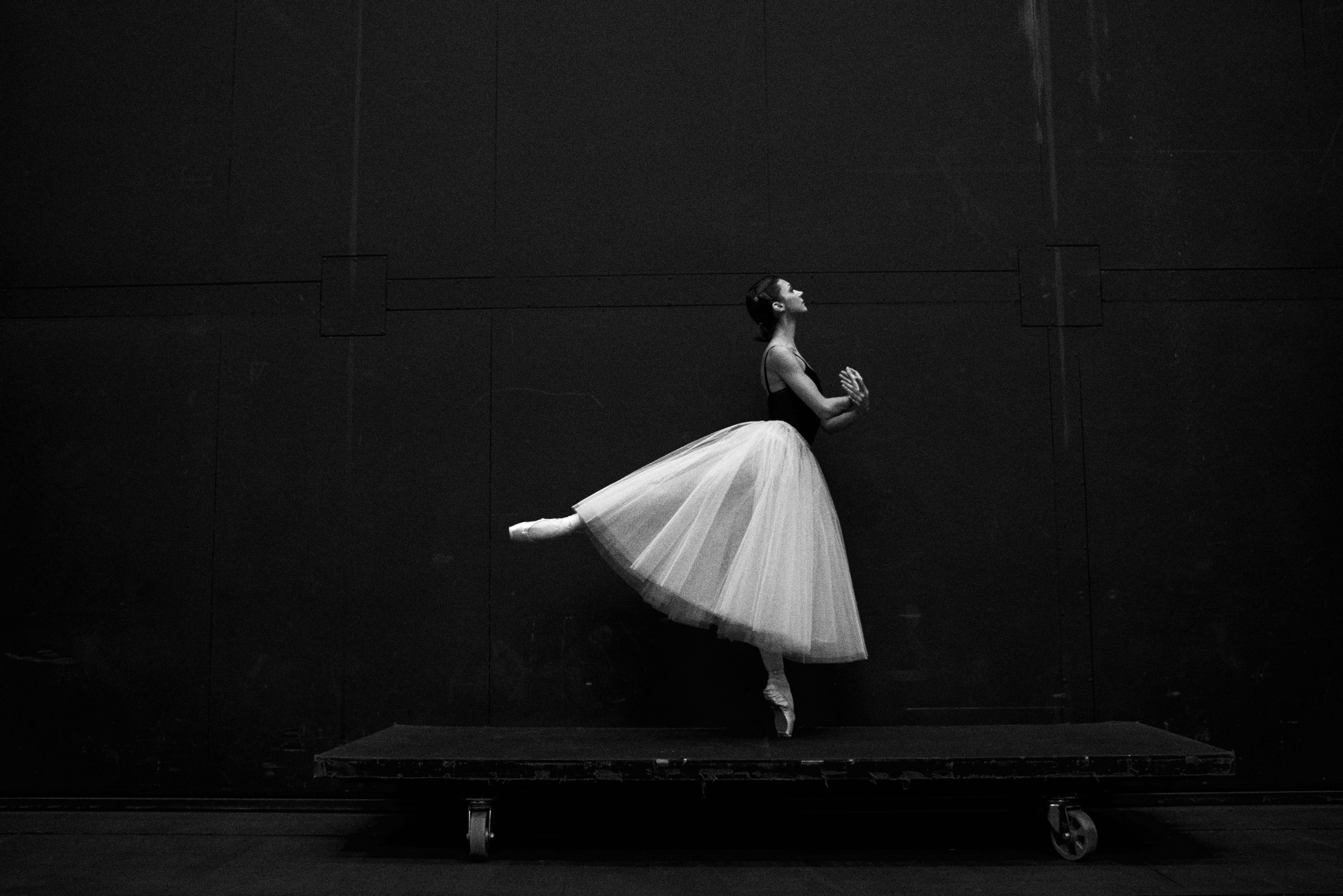 Great ballets. Балерина. Балерина в черном платье. Балерина на черном фоне. Балерина фотосессия.