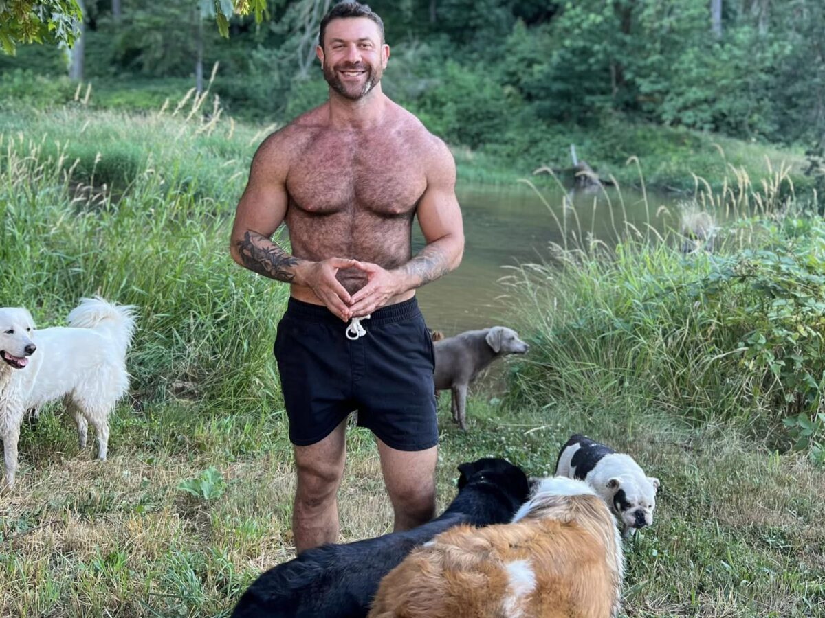 Big hairy muscular hunk who loves dogs coming to Orlando