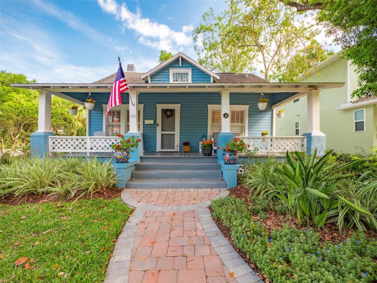 House of the Day: 3/2 Blue bungalow in Colonialtown Nonrth asking $499,000